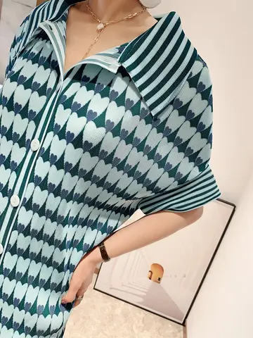 मियाके प्लीटेड हार्ट्स लव प्रिंटेड ड्रेस महिलाओं के लिए स्प्रिंग समर कार्डिगन सिंगल ब्रेस्टेड एलिगेंट फ्लेयर स्लीव डिज़ाइनर कपड़े 8 best sales मियाके पोशाक - №2