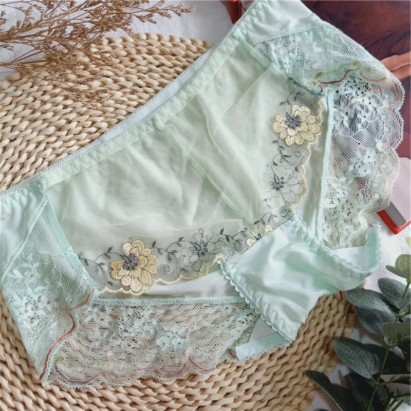 New  Light Green Sexy Lace Mesh Seamless Transparent Bottom Cottons Women Panties Briefs elastic Inwrought Underwears 420-10