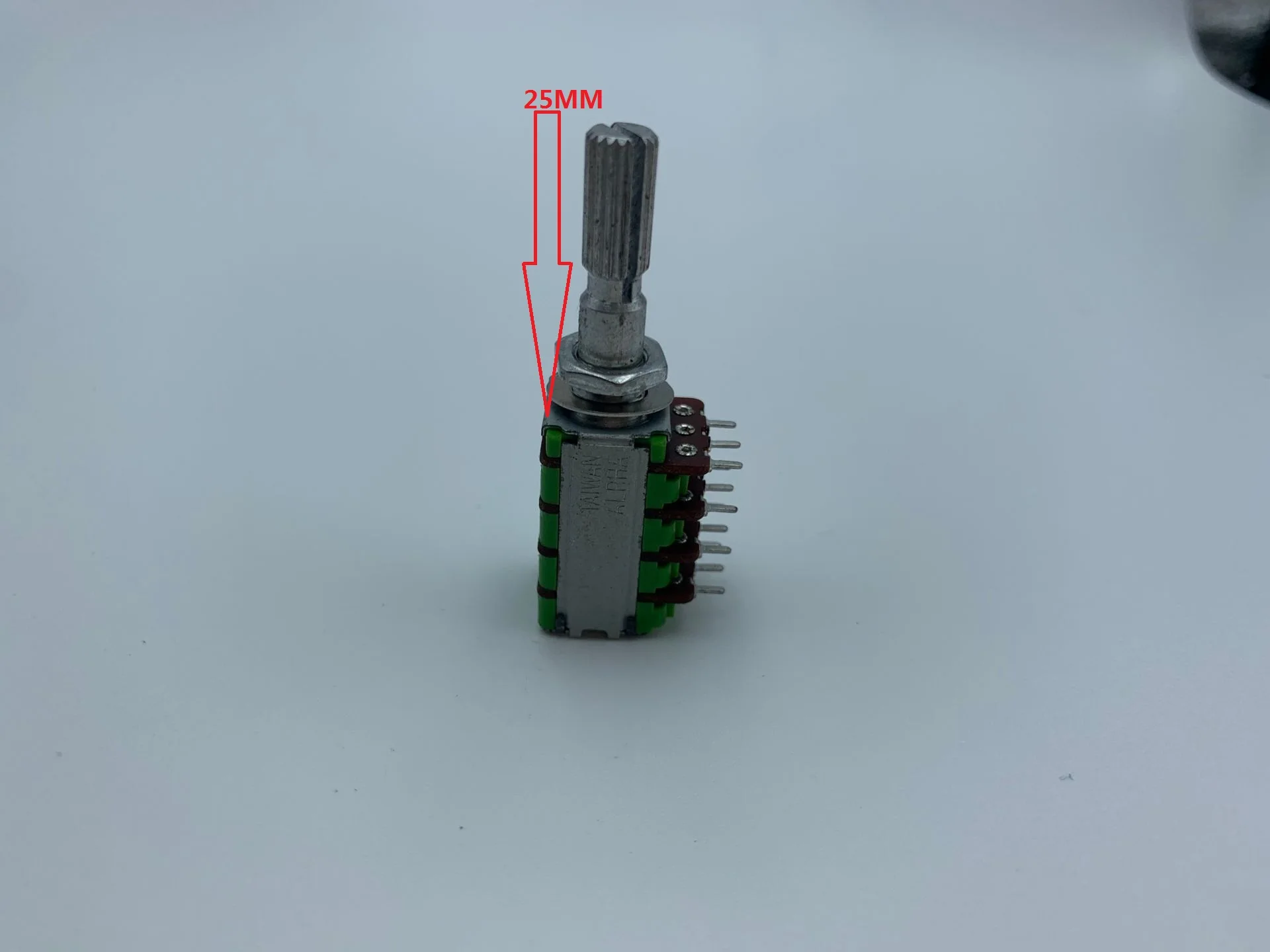 

1pcs Taiwan ALPHA Alfa RD124F-25 precision potentiometer, E100K*4 axis long, 25MM quadruple, 12 feet