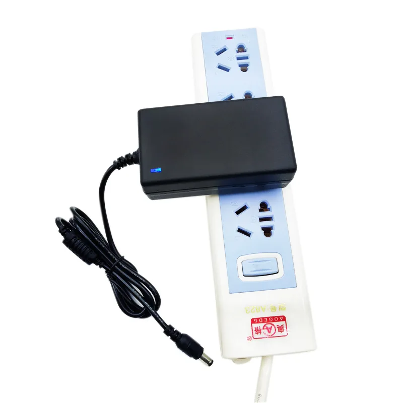 16.8V 2A 12.6V 1.5A 8.4V 2A 18650 Lithium Battery Charger DC 5.5MM*2.1MM 110-220V Lithium Li-ion Battery Wall Charger