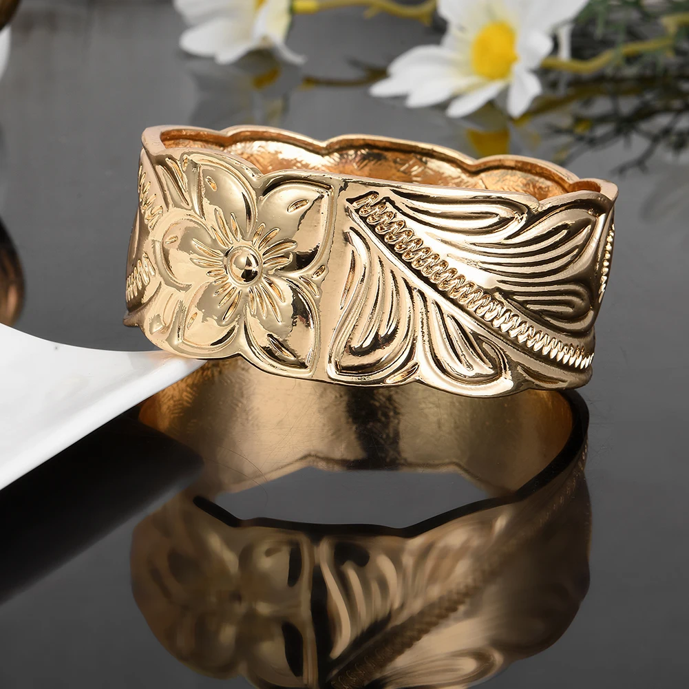 Cring Coco Hawaiian Plumeria Bracelets Trendy Gold Plated Big Bangle Bracelet Female Polynesian Samoa Jewelry for Women 2024