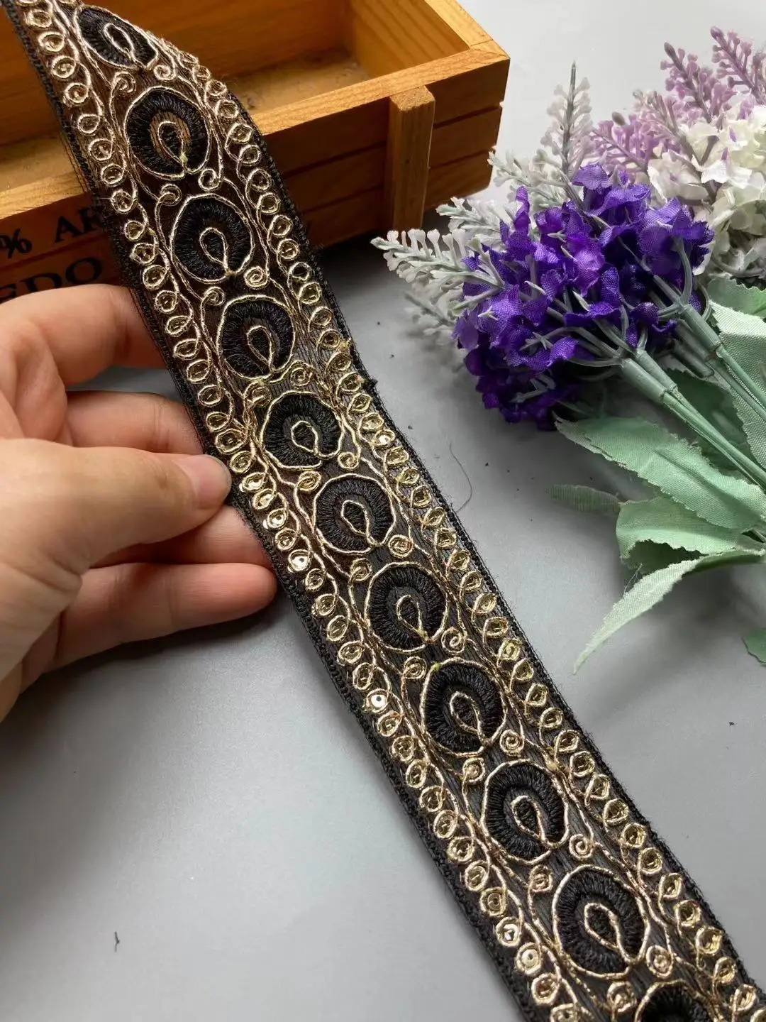 الرجعية 2 ياردة 4 سنتيمتر الترتر الدانتيل الزخارف أسود أبيض الأزهار الشريط ل الزفاف الدانتيل DIY بها بنفسك مواد الخياطة لفستان الديكور جديد