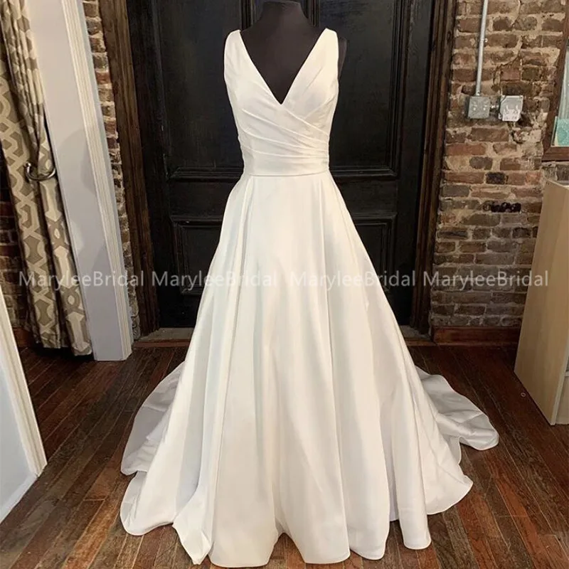 Princess A Line Wedding Dresses Classic Plus Size V-Neck Ruched Pleat Satin Ivory Long Train Bride Wedding Gown Vestido De Noiva