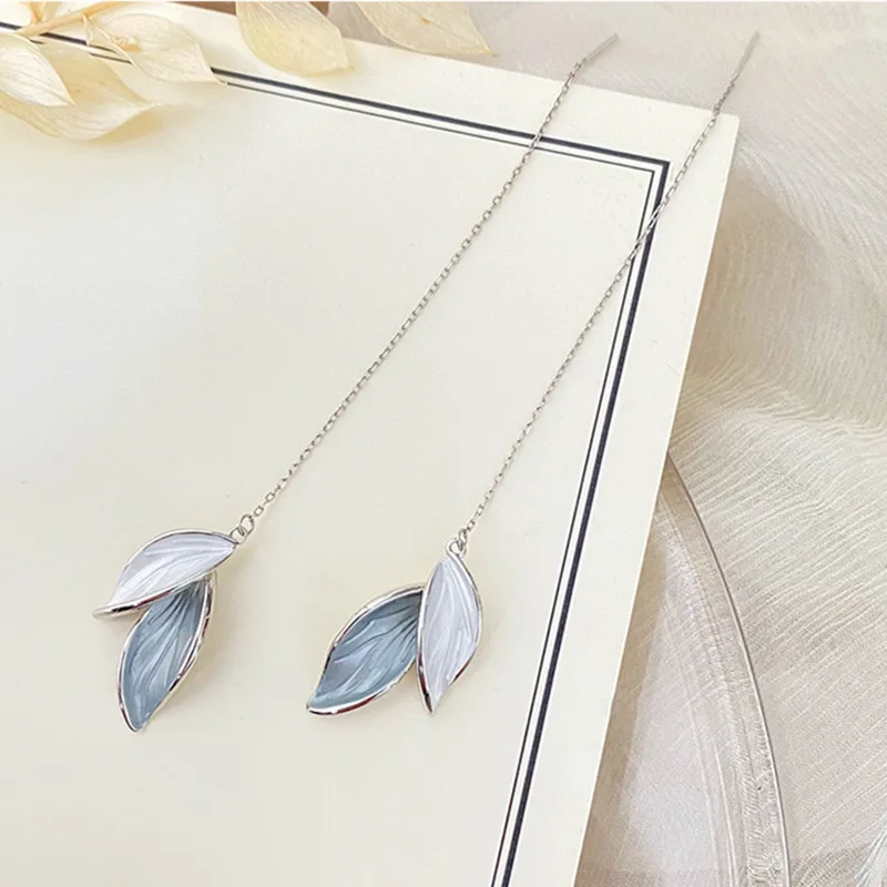 2024 New Arrival Trendy Summer Fresh Lovely Sweet Grey Leaf Dangle Earrings Blue And White Metal Leaf Earrings Women\'s Jewelry