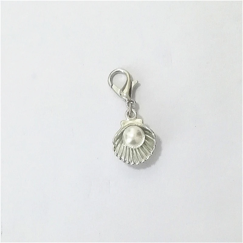 1pcs Pearl and Shell  Clip on Charm, Zipper Pull, Pearl Keychain, Charm for Bracelet, Bracelet Charm, Planner Charm, Vape Charm