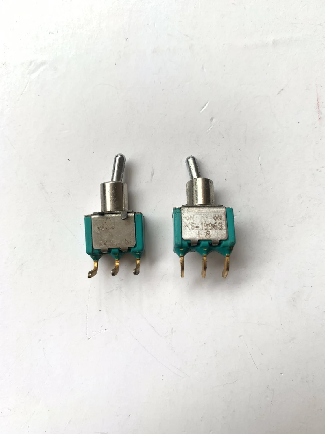 

Оригинальный новый 100% изогнутая ножная кнопка KS-19963, 3-контактный 2-скоростной кулисный переключатель с позолоченными ножками