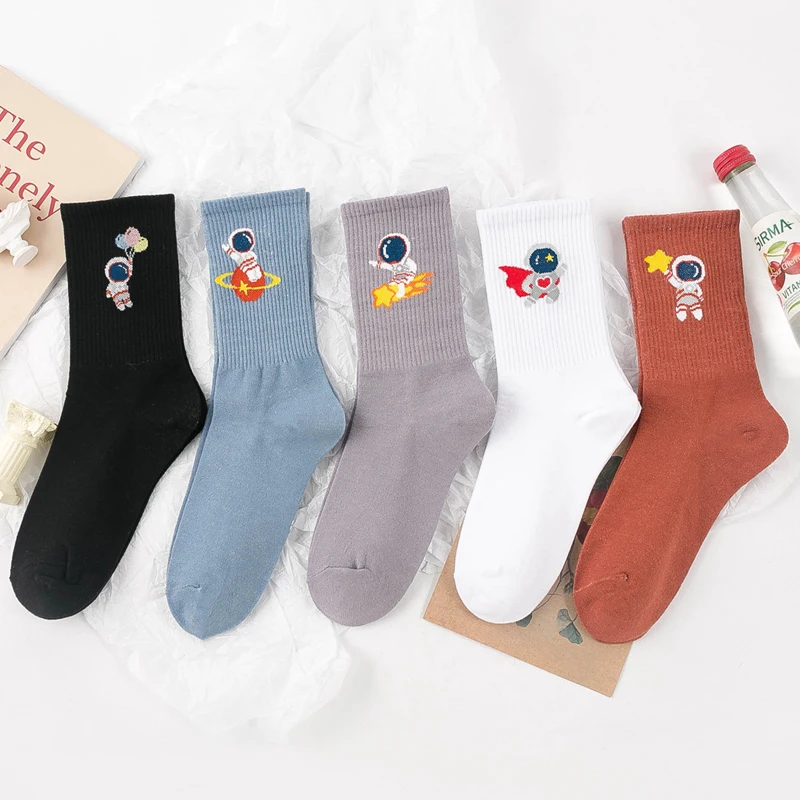 

New Cartoon Astronaut Men and Women Socks Cotton Color Planet Embroidery Harajuku Fashion Funny Happy Soft Kawaii Girls Sockings