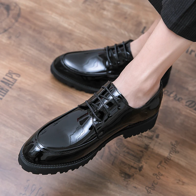 

men shoes Bright skin male comfortable oxfords shoes lace up luxury brogues mens Business Moccasins club party shoes men