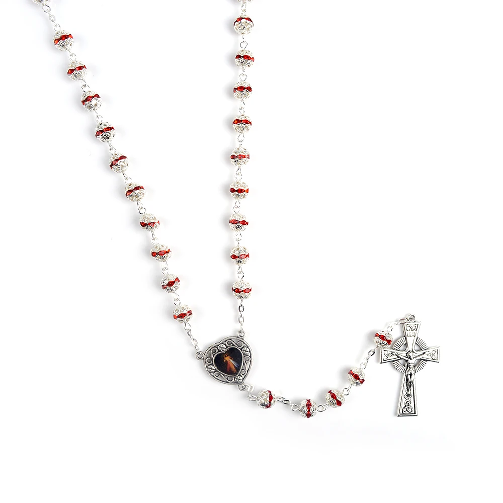 قلادة مسبحة حمراء دينية مع موصل مركز Jesus Mercyful ، حبات معدنية ، مسبحة كاثوليكية