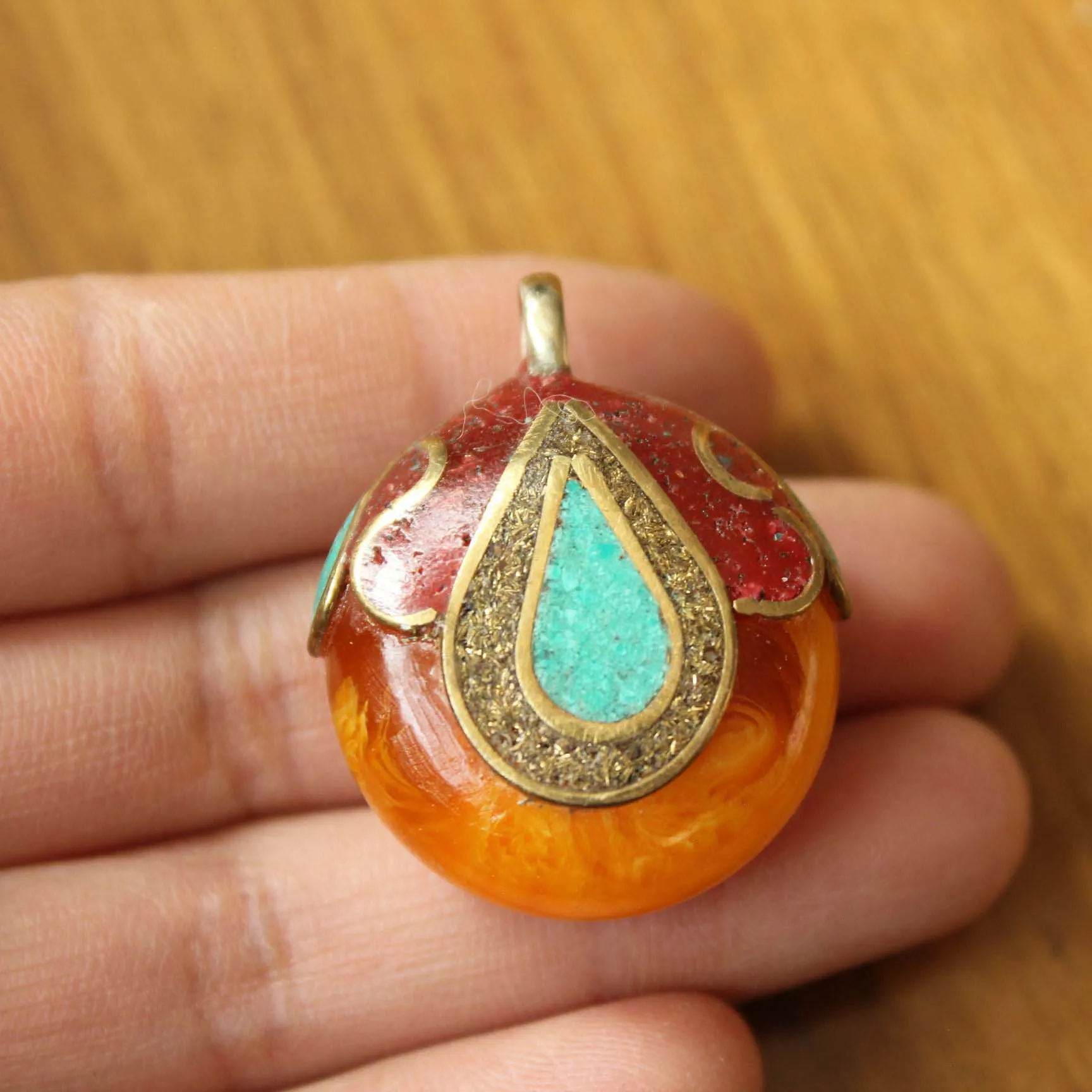 PN187 Ethnic Tibetan Jewelry Brass Resin Ambers Flower Pendant For Woman Nepal Handmade Charm