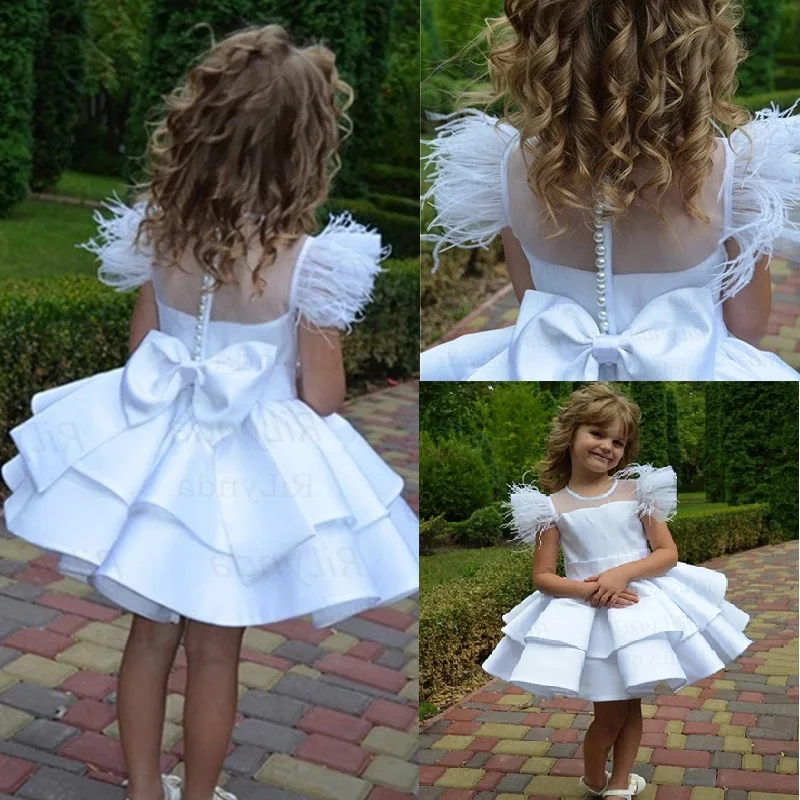 Elegante branco na altura do joelho curto vestidos da menina flor para pérolas de penas de casamento bebê crianças em camadas cetim saia festa aniversário vestidos