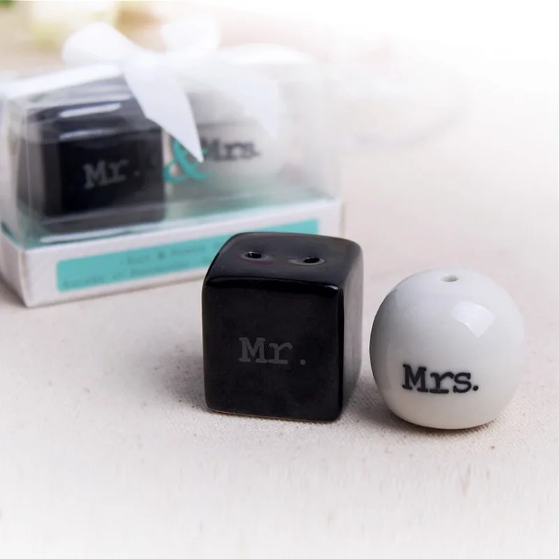 1 SET X Mr.& Mrs. Ceramic Salt&Pepper Shakers Wedding Seasoning Pot Bridal Shower Favors