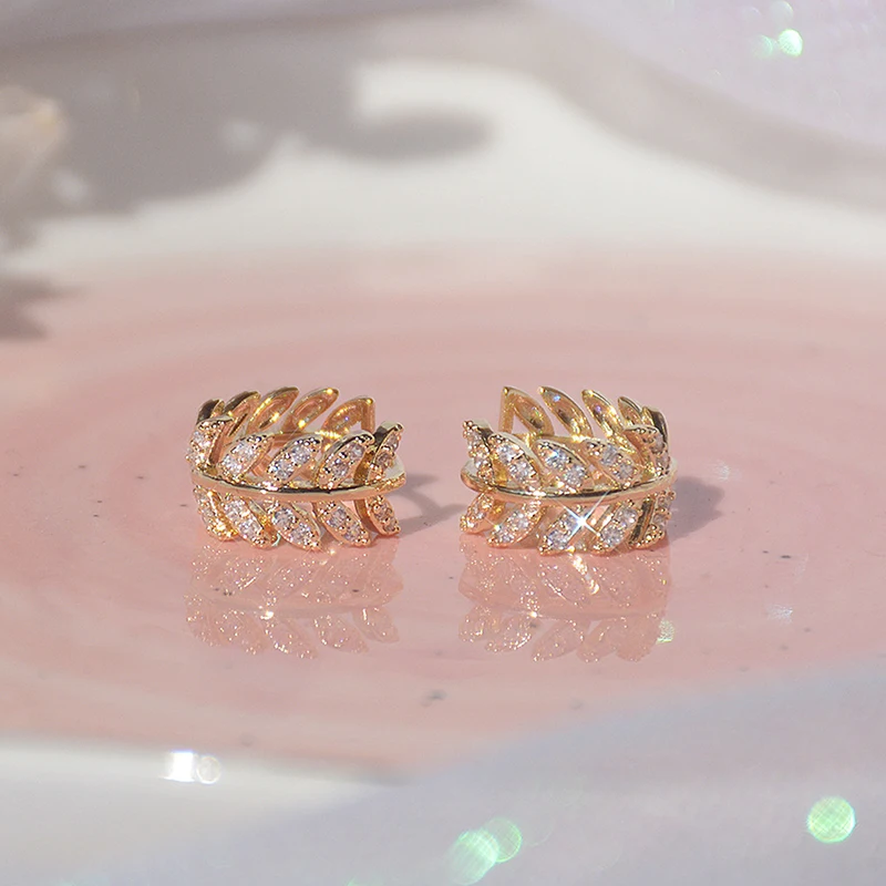 Huitan Delicate Leaf Ear Ring with Shiny CZ for Women Silver Color/Gold Color Fashion Hoop Earrings Fancy Gift 2021 Jewelry