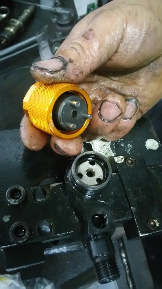High quality!Common Rail Injector Common Rail Injector tool,three paw ,for densoo injector Disassembly