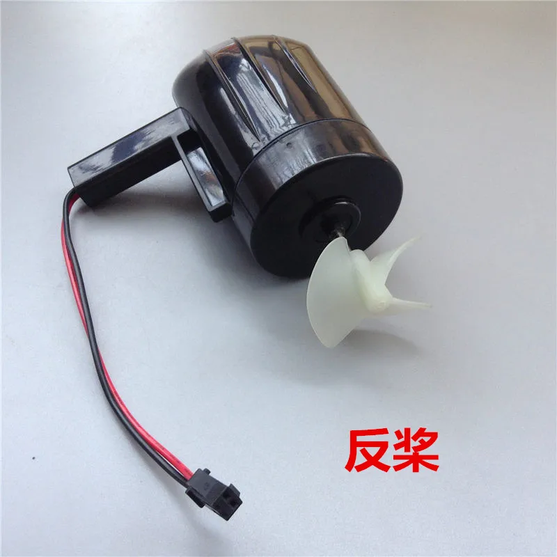 The nesting boat has a brush 390 motor power positive and negative 3 blade propeller 7.4V underwater propeller