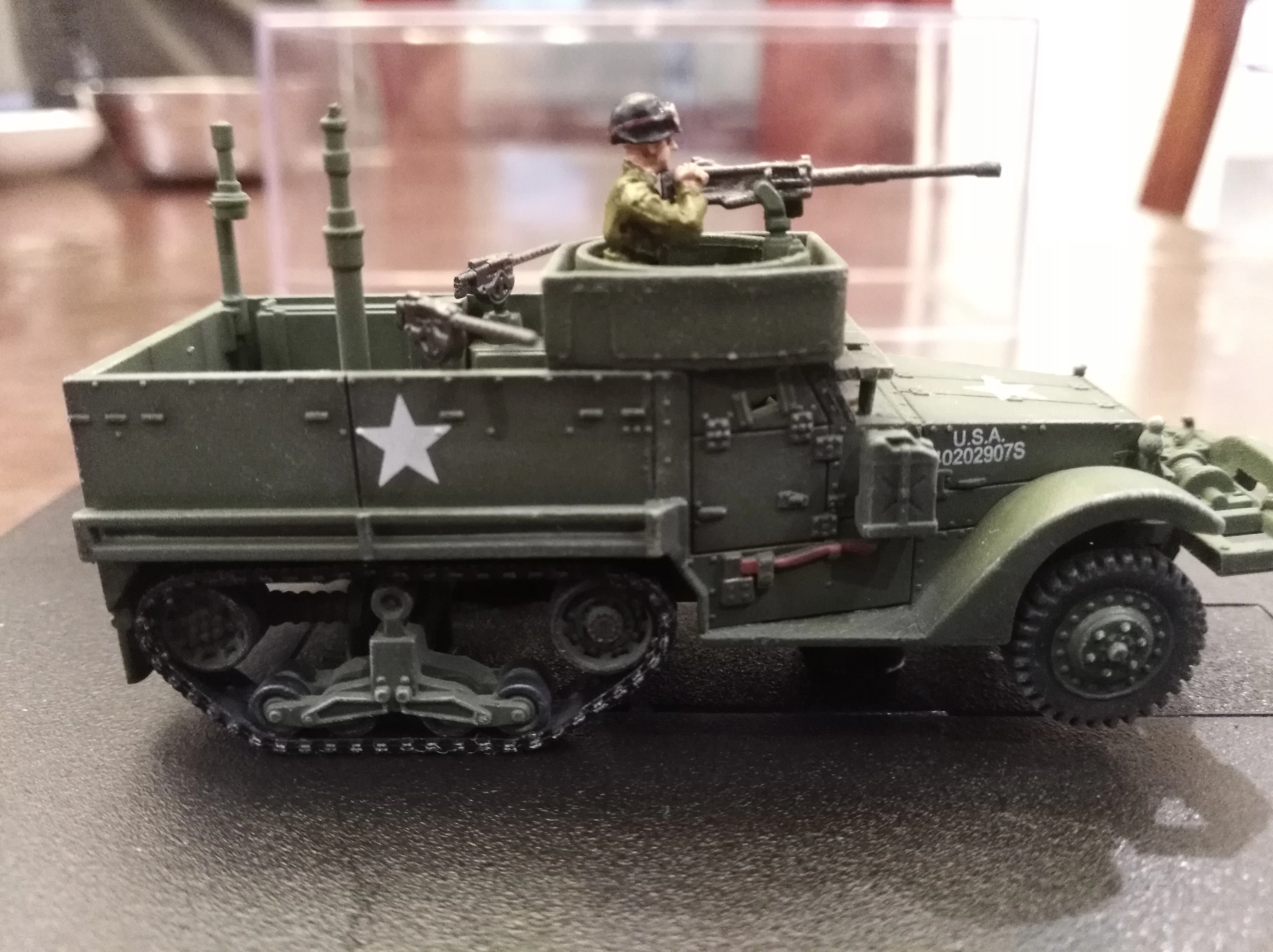 1/72 World War II  M3A1 half track armored vehicle model in USA  Two soldiers  Collection model