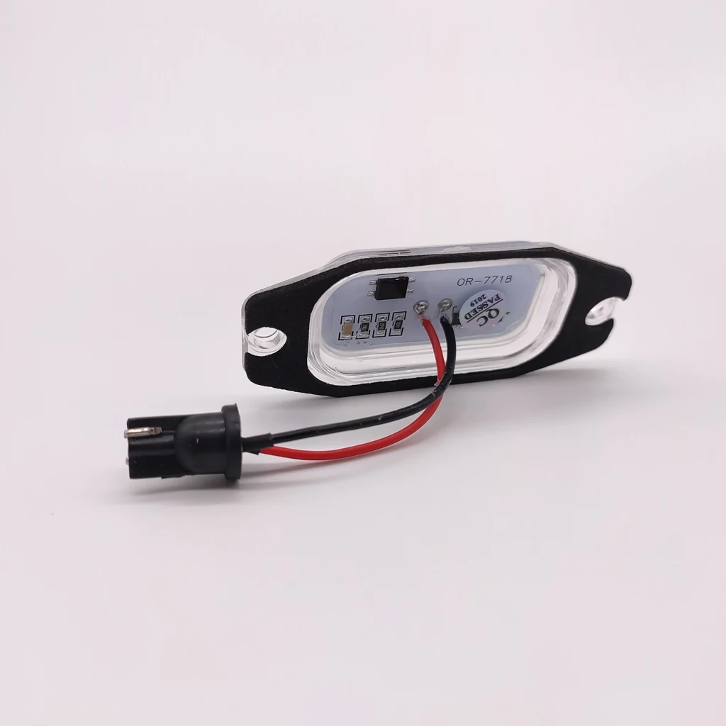 2Pcs Error Free White LED License Plate Light Number Plate Lamp For Toyota Land Cruiser Prado 2010 2011 2012 2013 2014 2015 2016