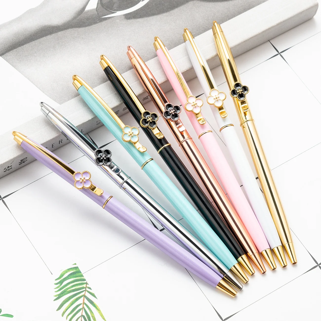 100Pcs/Lot Customize Four Leafs Clover Ballpoint Pens Multi-color Rotating MetalClip Creative Gift Writing Ballpoint Pens