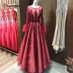 Elegant Dubai Evening Night Dress 2023 Long Sleeves A-Line O Neck Velvet Crystal Side Pockets Feathers Formal Party Gowns