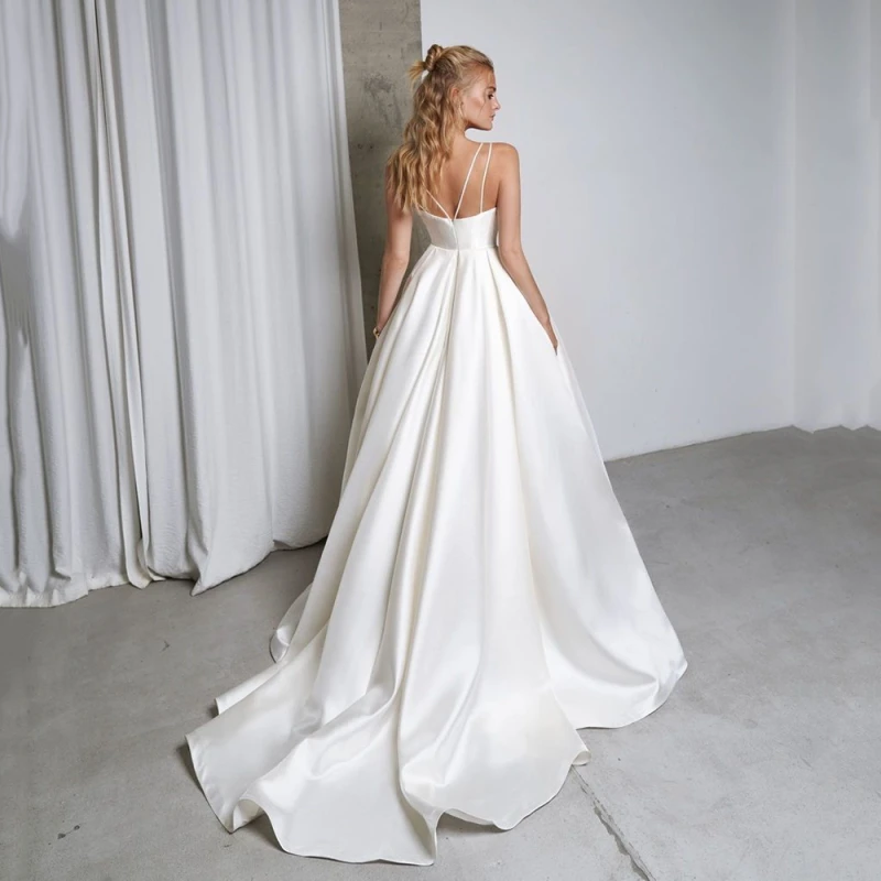 Simple Elegant Wedding Dress Sweetheart Neckline High Side Split Satin Bridal Gowns Sexy Spagetti Straps Brides Dress