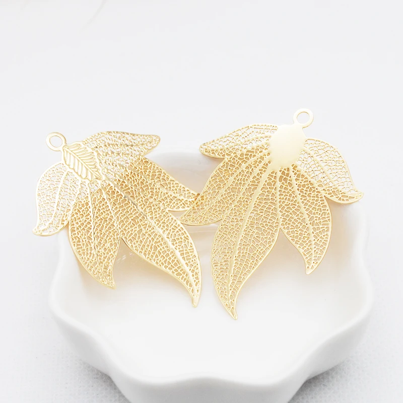 20pcs/lot Brass Filigree Maple Leaf Pendant Etched Sheet Diy Pendant Charms for Necklace Jewelry Making Findings 50x40MM