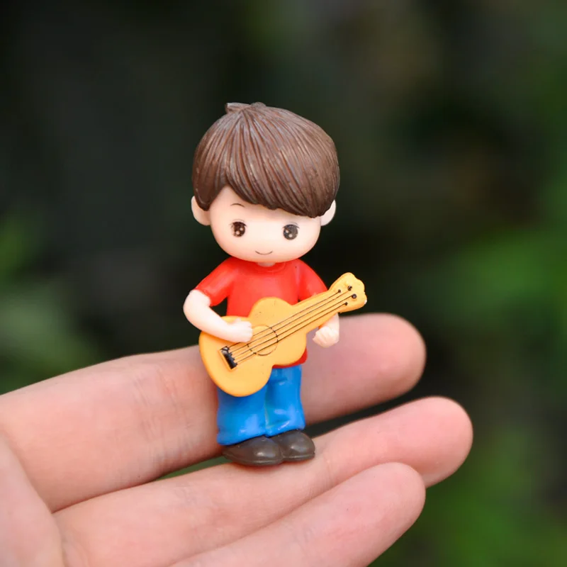 2 pcs Couple dolls posing playing guitar boy girl dating small dolls multi-plant potted cake decorations