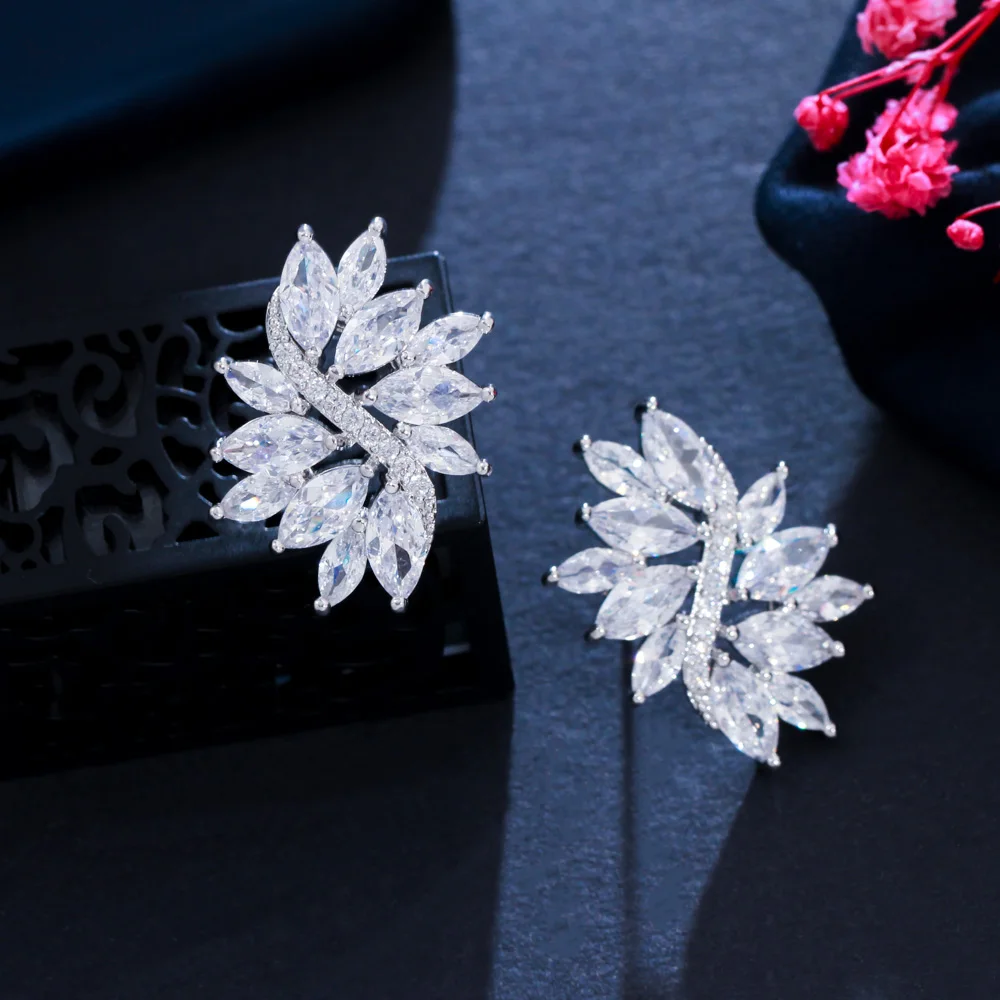 CWWZircons 2022 New Fashion Silver Color Cubic Zirconia Big Ice Flower Stud Earrings for Women Classic Party Jewelry Gift CZ115