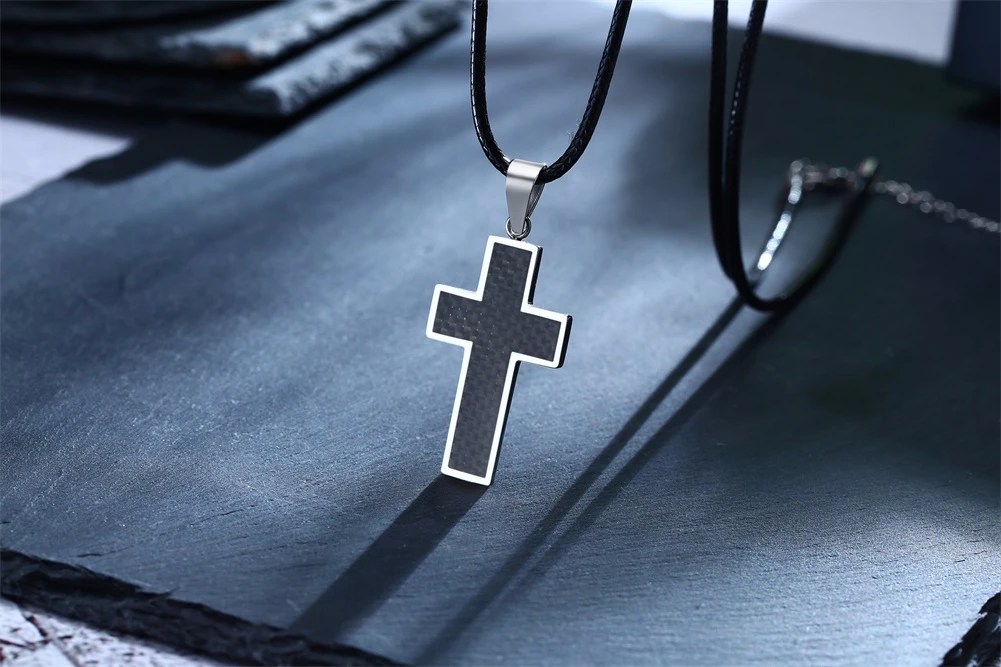 Kreuz Halskette Männer, Schwarz Carbon Faser Latin Kreuz Anhänger, Edelstahl Kanten Anhänger Gentleman Schmuck – Detail 2