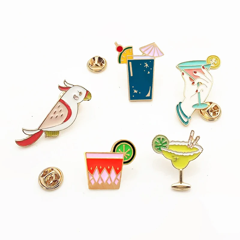 Moda verão suco bebida papagaio pássaros cocktail esmalte broches camisa jaquetas colarinho lapela pinos mochila crachá férias jóias