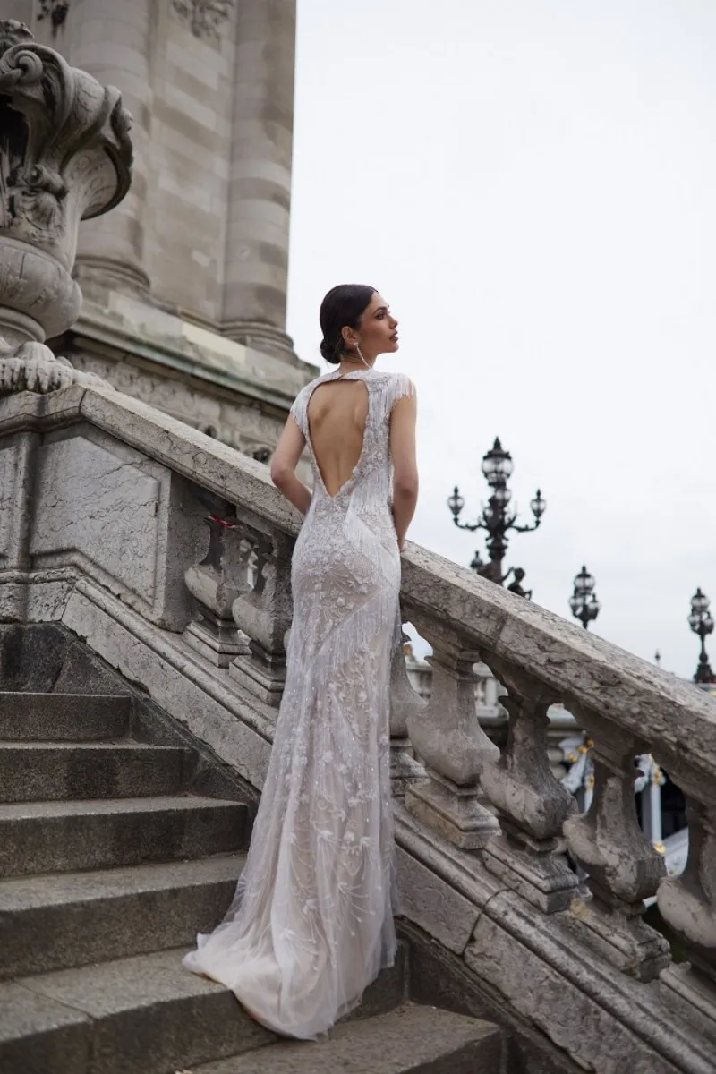 Vestidos de novia de sirena, cuello de joya sin mangas, apliques de encaje, vestidos de novia de plumas, tren de barrido con espalda hueca, 2020