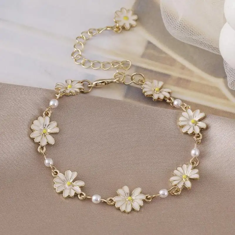 Fashion Sweet Daisy Flower Bracelets Personality Minimalist Flowers Pearl Bracelet Women Party Banquet Statement Jewelry Gift