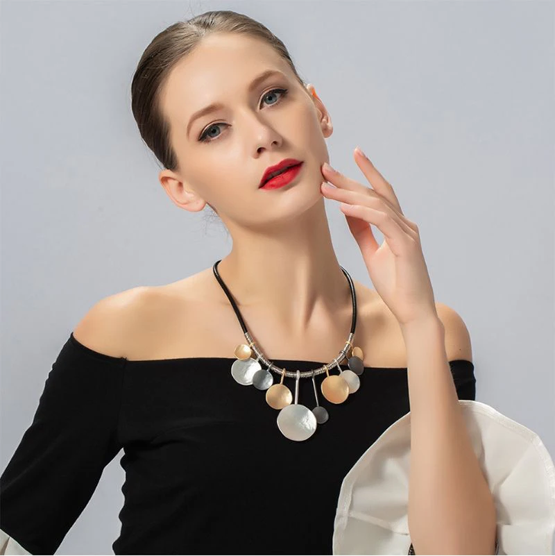 Round Pendant Choker Necklaces For Women Retro New Alloy Female Statement Necklace Fashion Jewelry Collier Femme