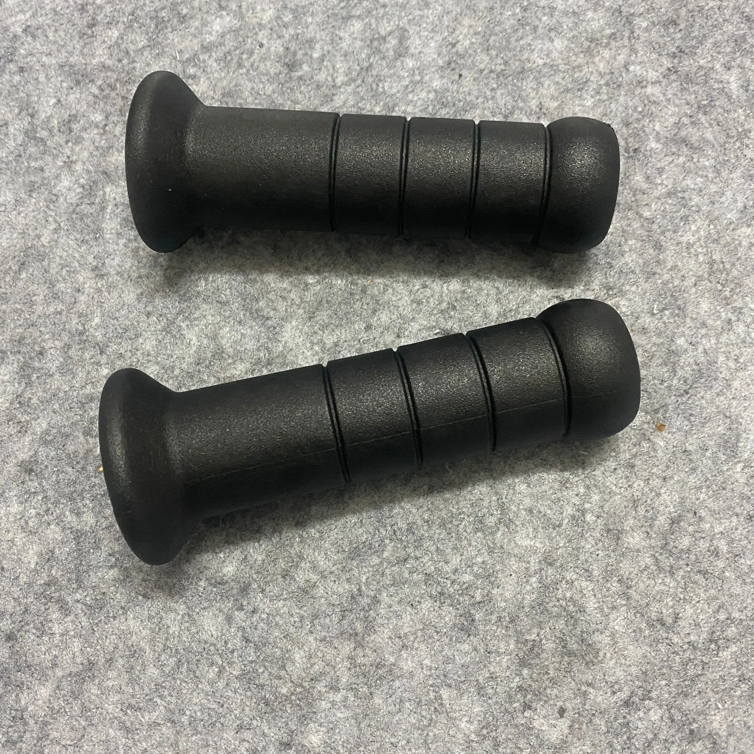 2pcs/1 Pair Handlebar Cover Grips Smooth Soft Rubber Anti-slip Handle Grip Lock Bar End FOR HONDA SUZUKI KAWASAKI YAMAHA DUCATI