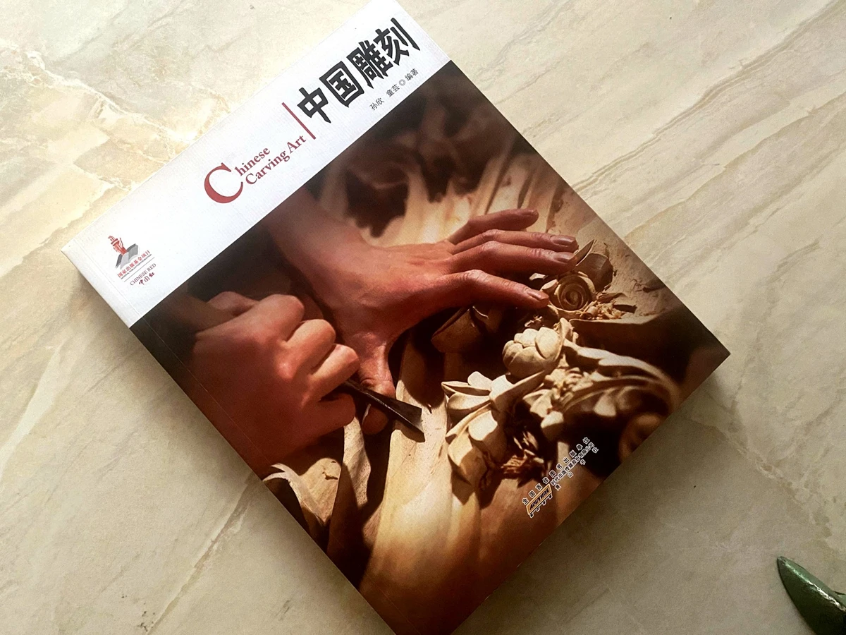 1pc (English-Chinese) Book Chinese Carving Art Introducing the craft of Chinese seal carving for luxury buildings