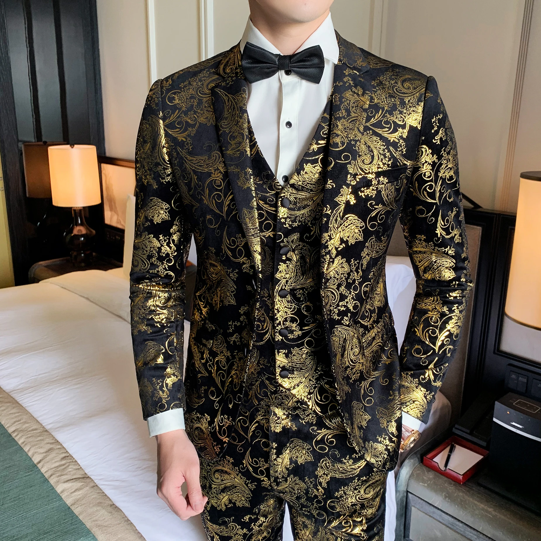 Golden Floral Pattern Slim Fit Mens Suits Blazers+Vest+Pants Fashion 3 Pieces Set Single Two Buttons Dress Suits Stage Costume