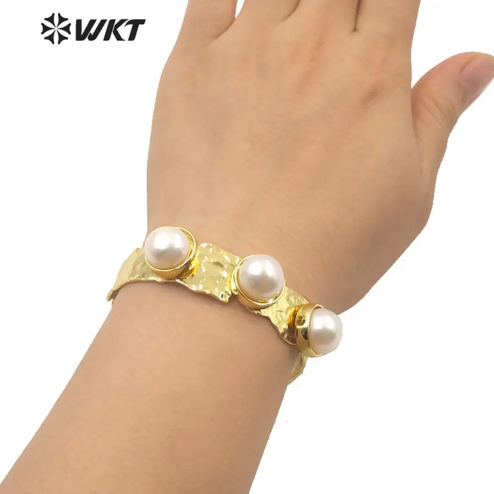 MPB018 Wholesale Triple Pearls Irregular Gold Elelctroplated Cuff Bangle In Adjustable Size Fashion For Women