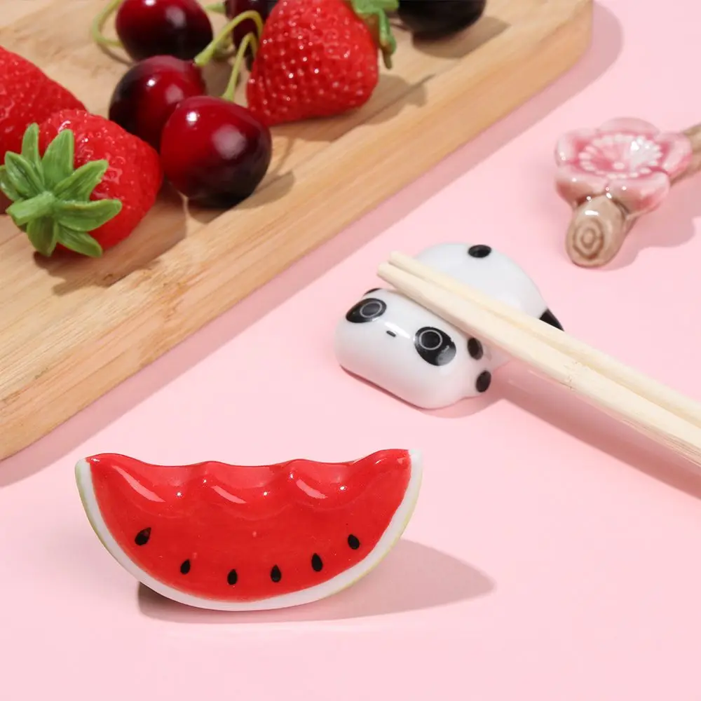 Styl japoński uchwyt ceramiczny pałeczki do jedzenia śliczne Panda arbuz wiśniowy kwiat zastawa stołowa spoczywa Chopstick Rack akcesoria kuchenne