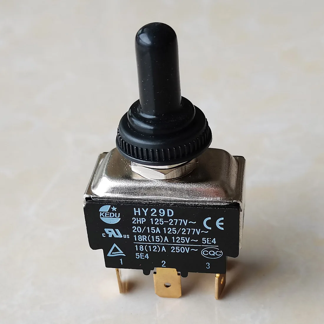 

KEDU HY29D Toggle Switch With Silicone Protection Cover DPDT ON-OFF-ON 2HP 20/15A 125-277V 18R(15)A 125V 18(12)A 250V 5E4 CE