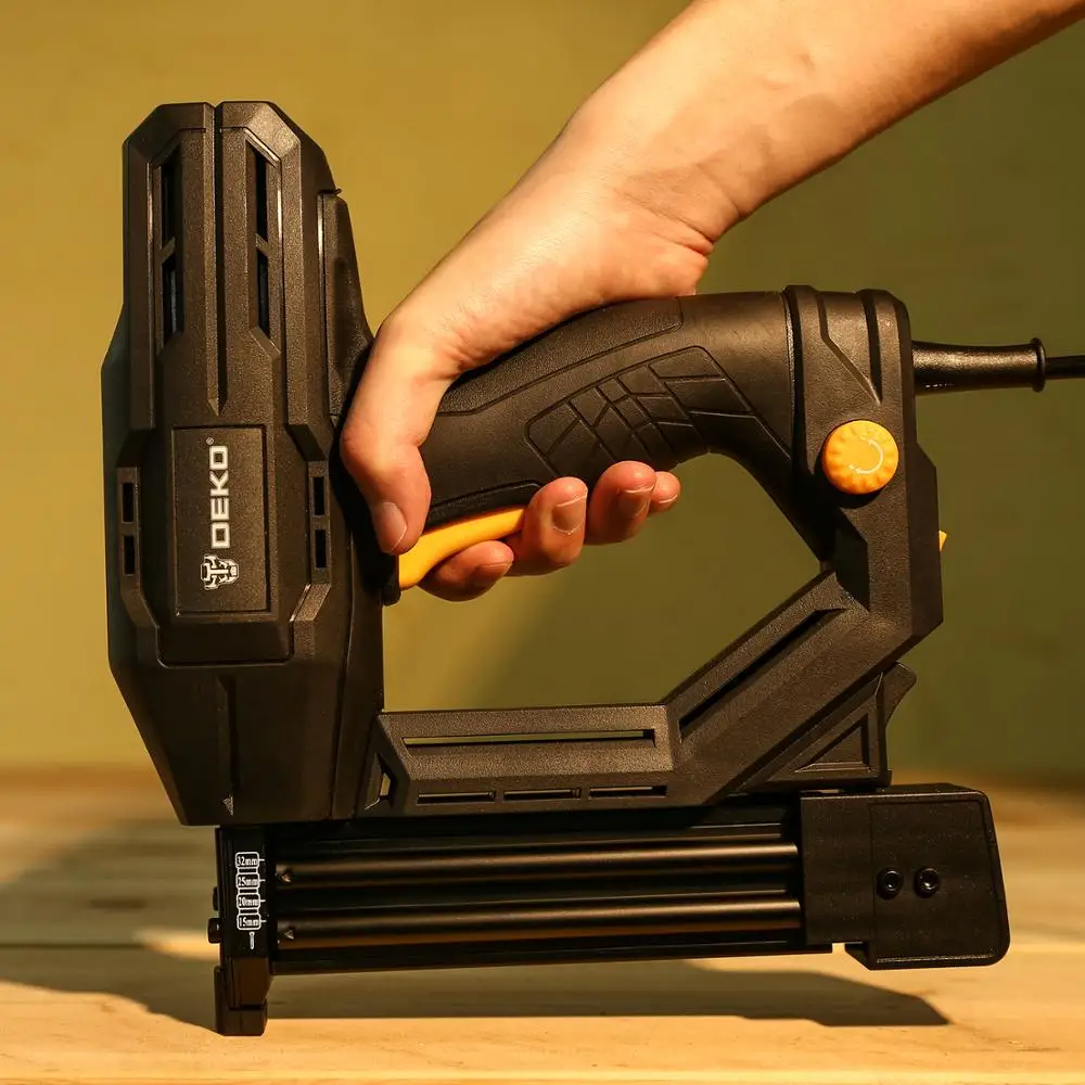DEKO DKET02 Elettrico Tacker e Cucitrice Mobili Staple Gun per il Telaio con Punti Metallici e Lavorazione Del Legno Strumento