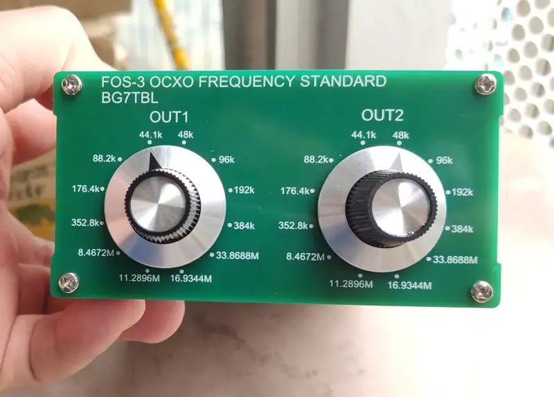 

By BG7TBL FOS-3 OCXO Frequency Standard 44.1K 48K 2-Channel Word Clock with Black Or Green Panel Support Extern RB For Rubidium