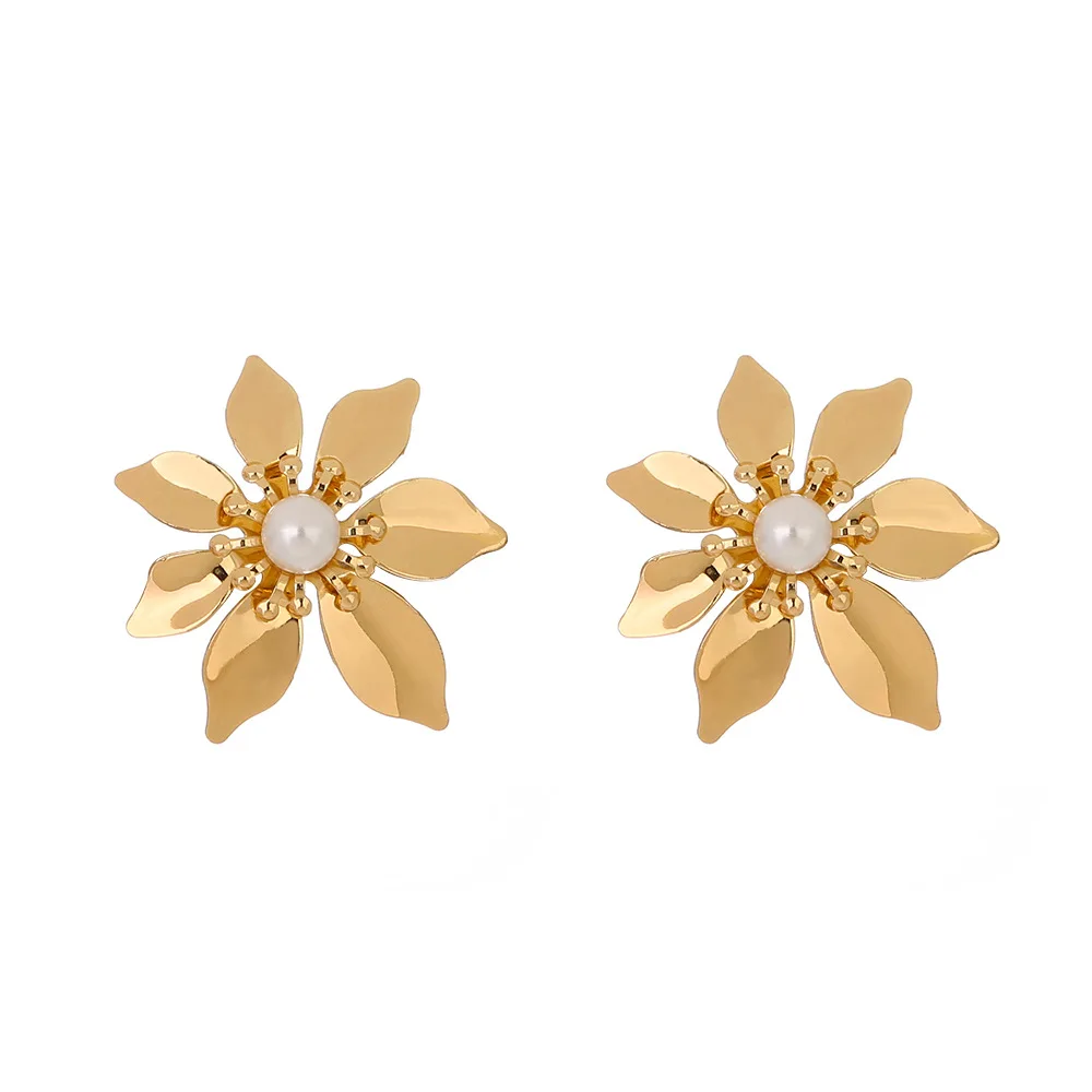 European and American Fashion Simple Earrings Gold Color Camellia Flower Stud Earrings With Pearl Wild Ear Jewelry