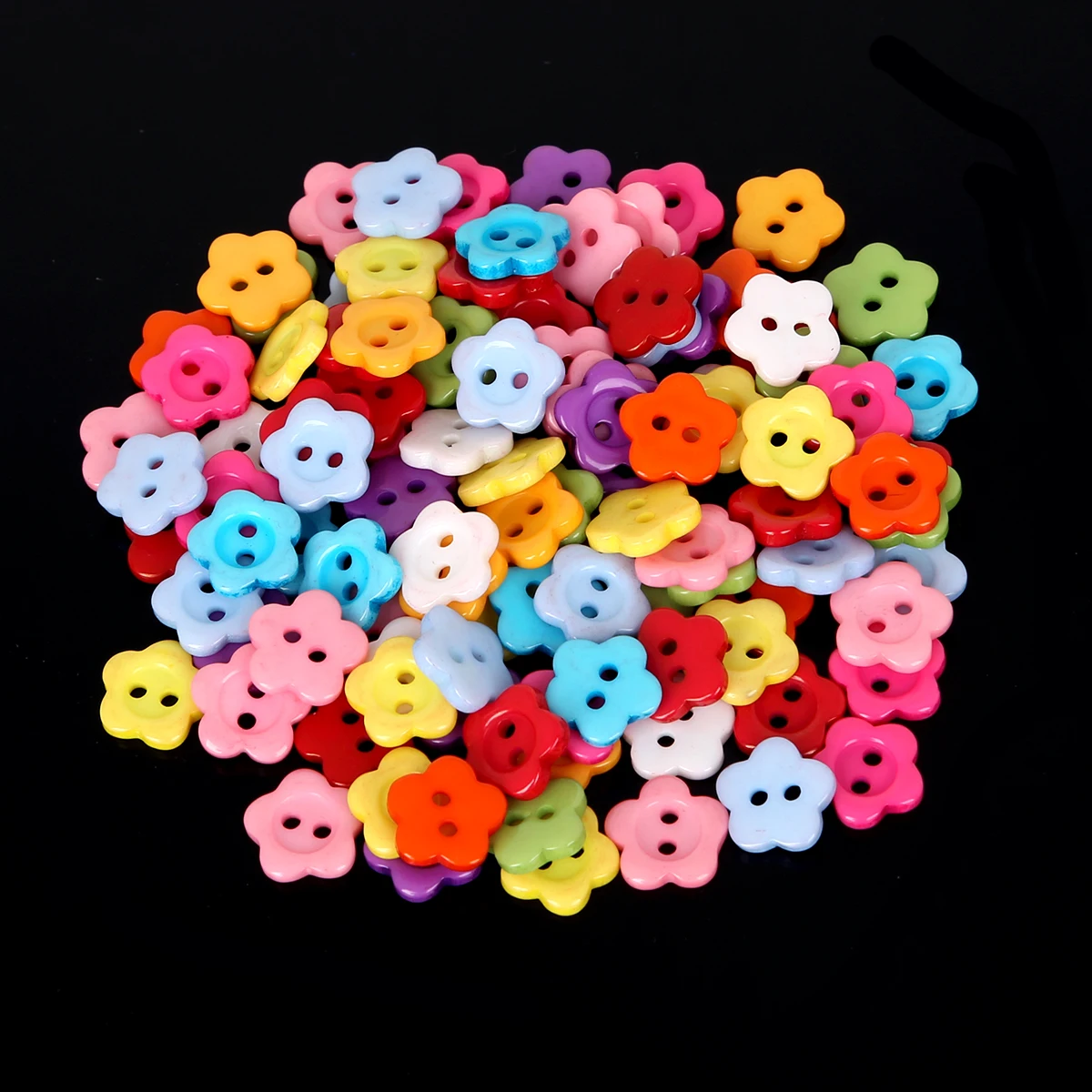 Crianças botões de costura roupas de plástico 10mm 50 pçs 2 furos forma de flor aleatória cor misturada acessórios de vestuário scrapbooking artesanal