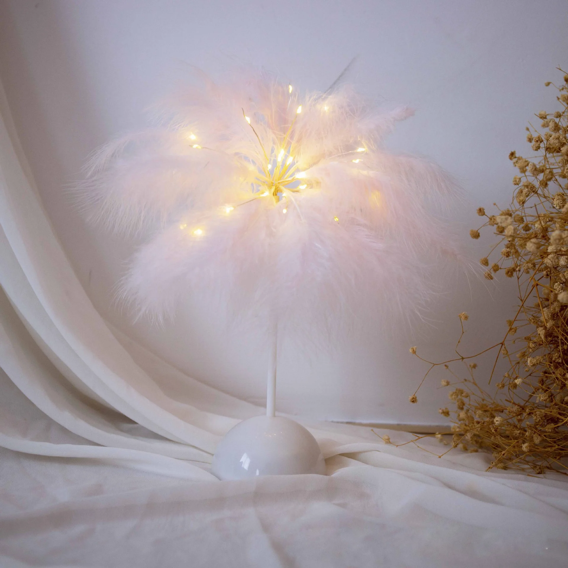 Creative Feather Table Lamp Warm White Light Tree Feather Shape Light 5V Girl LED Wedding Decorative Lights Pink/White Birthday