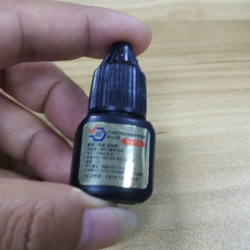 5ml Lady colla nera per l'estensione delle ciglia colla per ciglia finte ad asciugatura rapida oltre 6 settimane bassa irritazione corea all'ingrosso originali