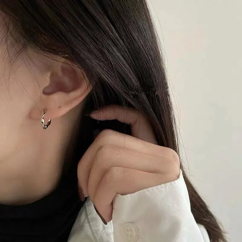 2 Pcs Tiny Thin Twisted Hoop Shiny Gold Color Mobius Huggies Small Earring Stud Accessories Jewelry for Women Party Gift