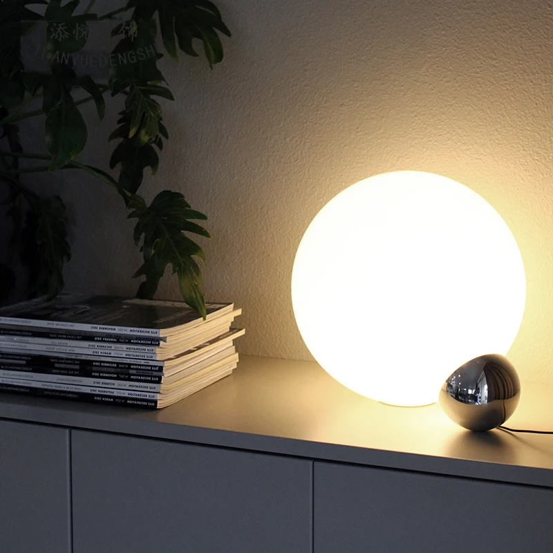 Nordic Glass Ball White Table Lamp Simple Golden Hardware Bedroom Living room Bedside Decoration LED E14 Lighting Desk Lamp