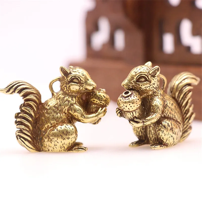 Solid Brass Squirrel Hold Nut Figurines Car Keychains Pendants Pure Copper Animal Key Chain Rings Hangings Decorations Jewelry