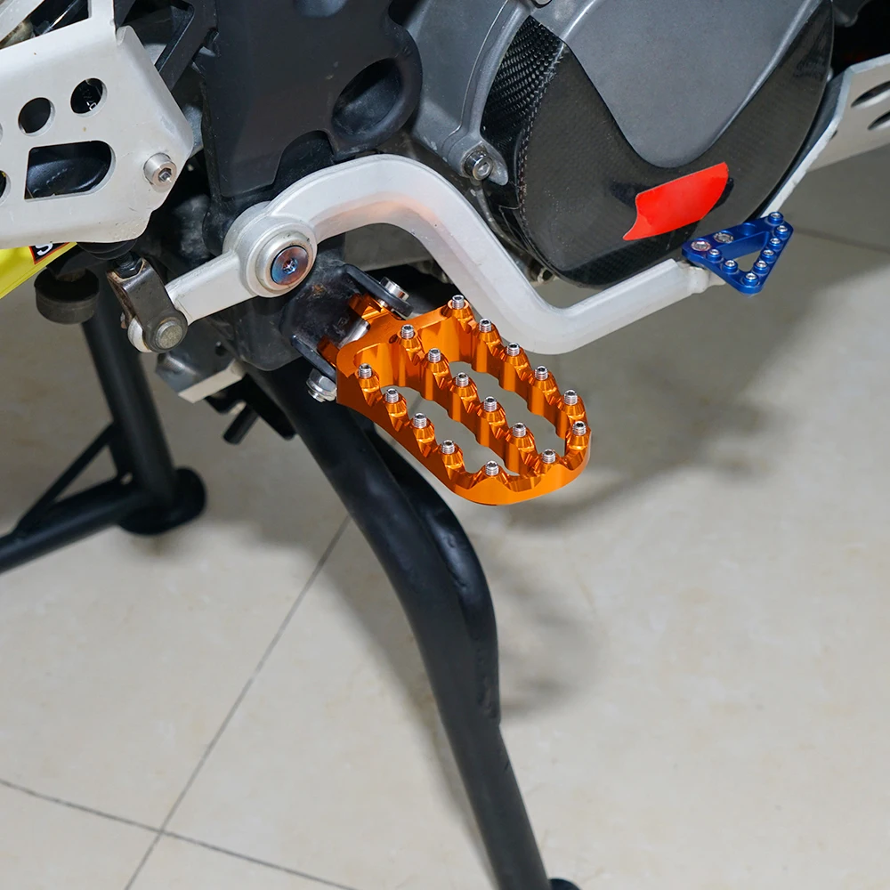 단조 FootRest Footpegs KTM 690 790 950 990 1090 1190 1290 모험 Supermoto Super ADV R T Enduro SMC SMR