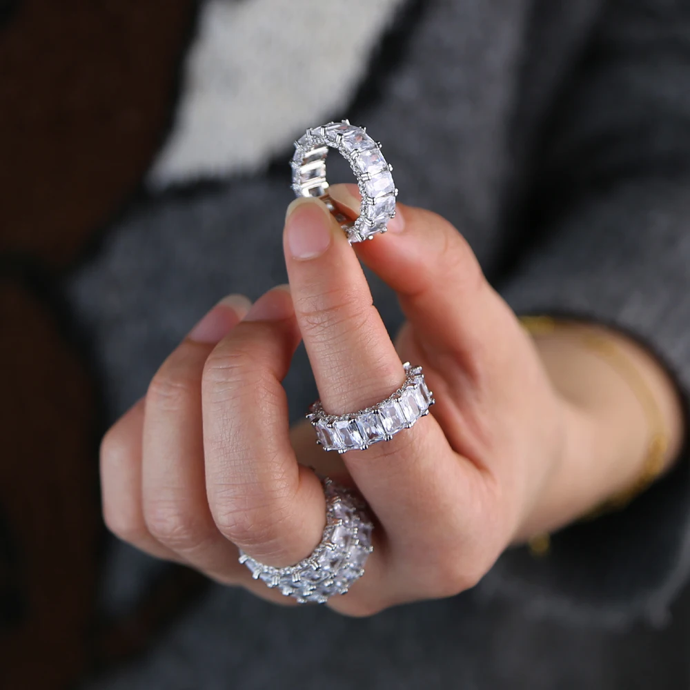 2025 Full Siza Luxury Iced Out Bling Geometry Square White Clear 5A Finger Rings For Women Charm Rock Style Engagement Jewelry