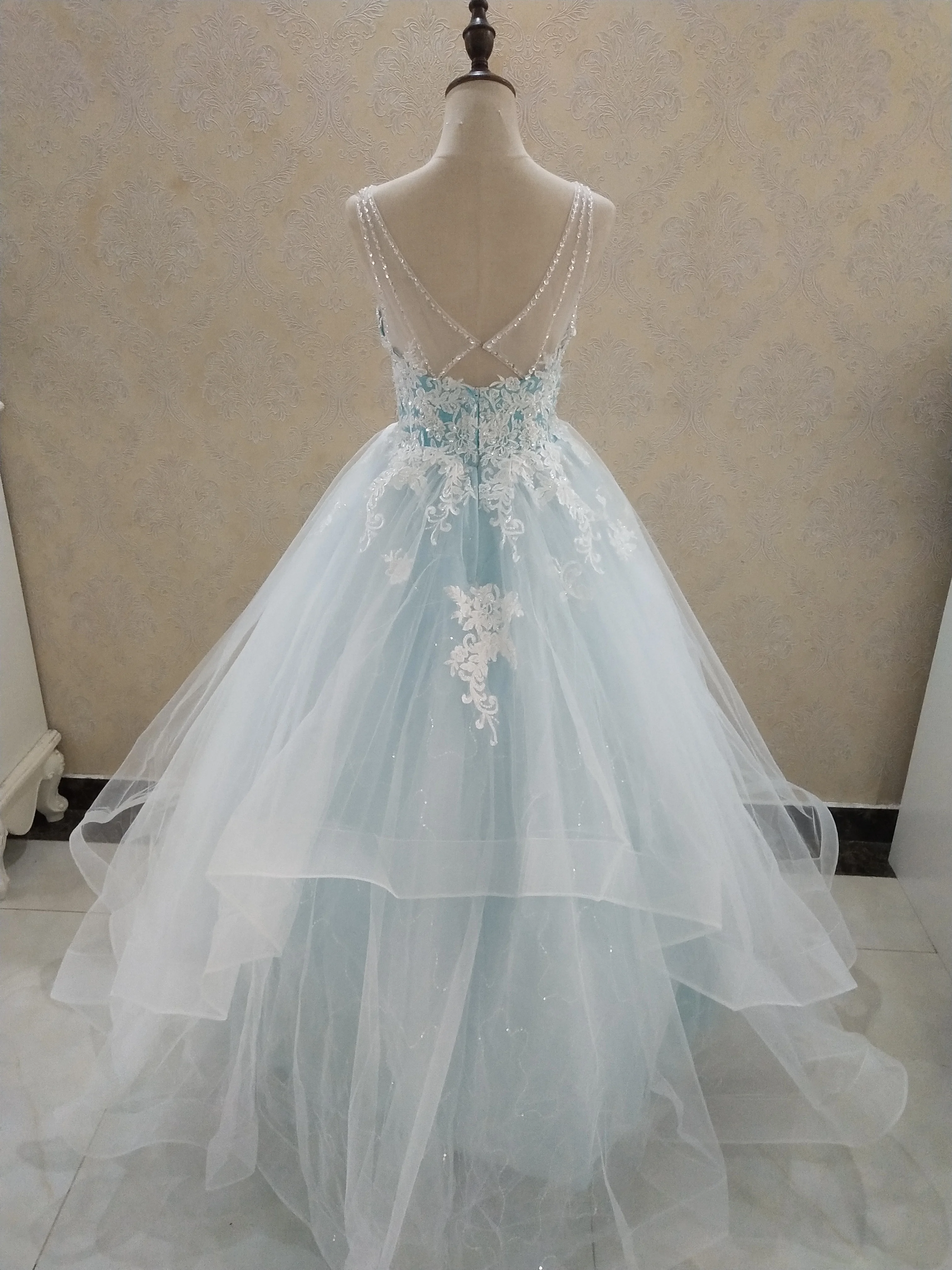 ZJ9204 Customized Elegant A-Line Sweetheart  Tulle Wedding Dress See-through Back Appliques Lace Bridal Gowns For Women